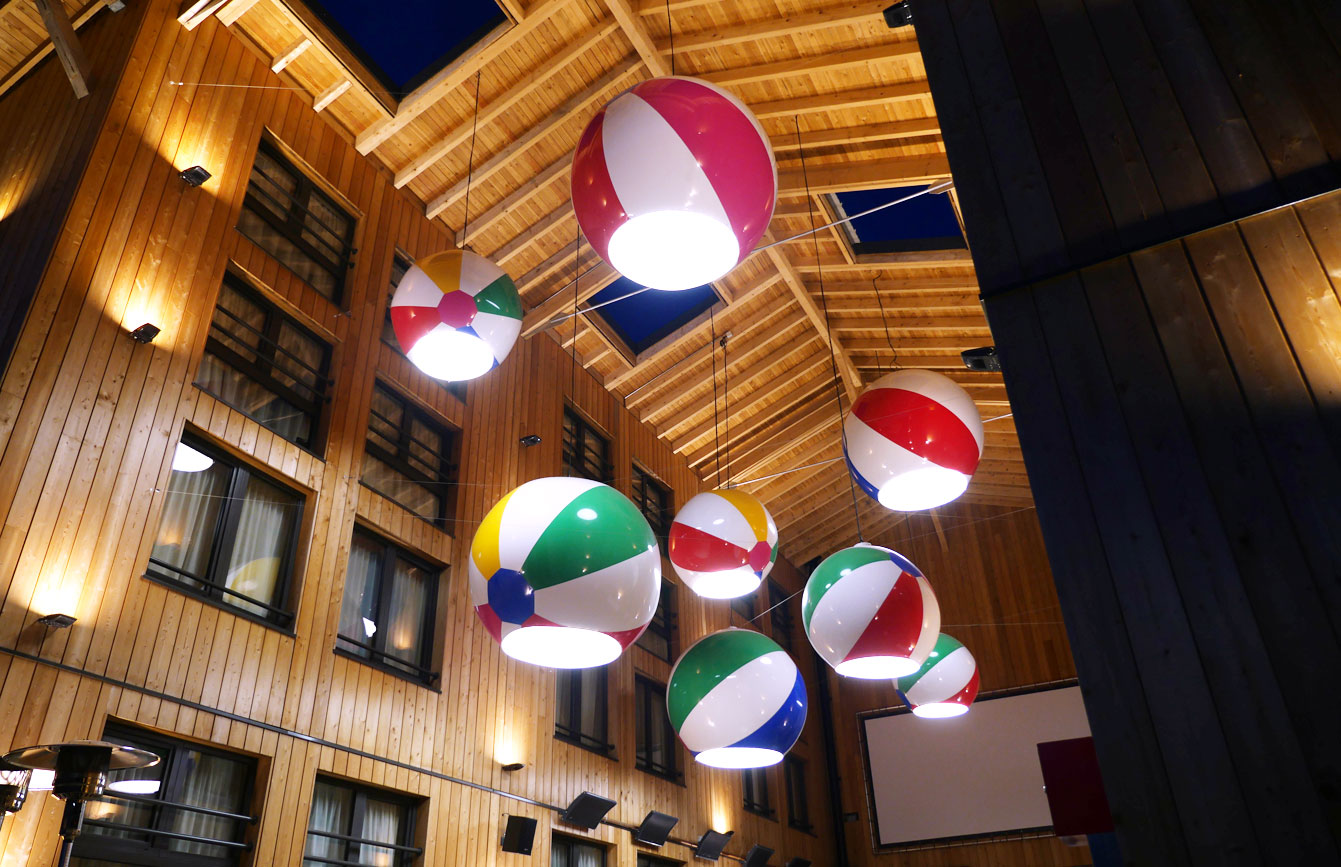 Rocky Pop hotel Chamonix : les ballons suspendus
