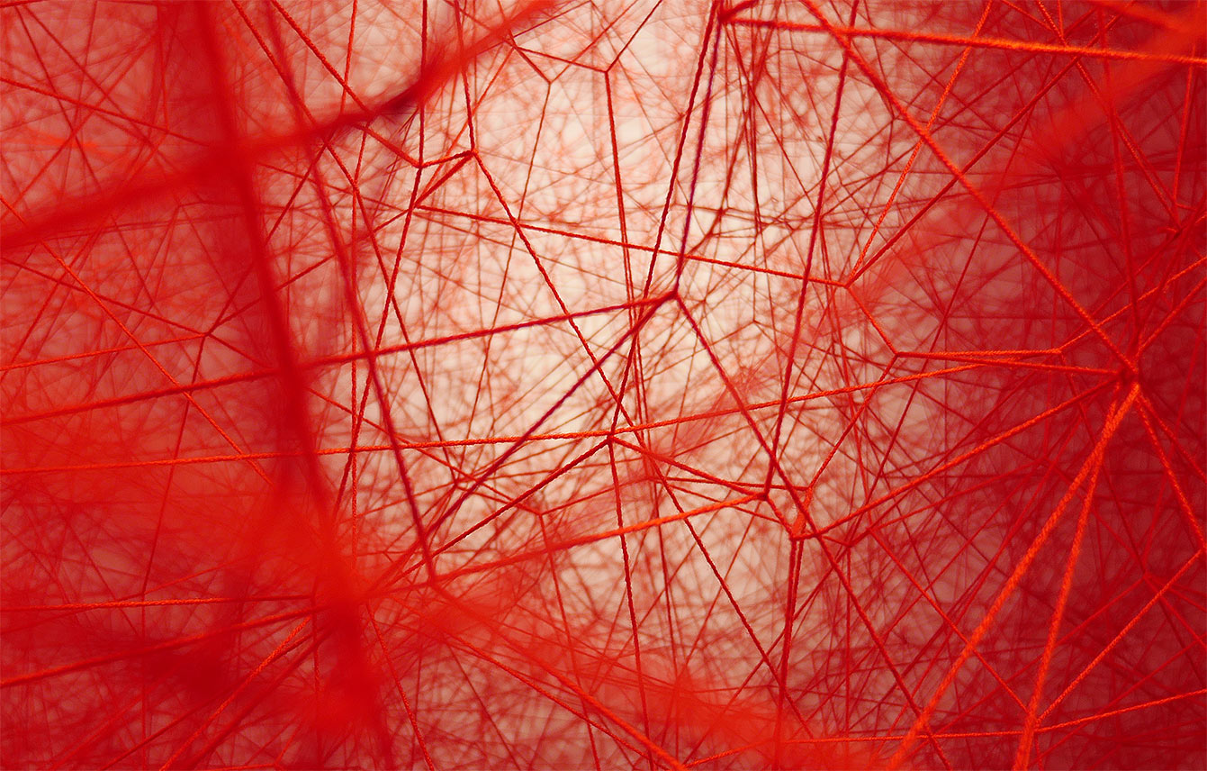 Exposition Paris : quand Chiharu Shiota tisse sa toile de fil rouge