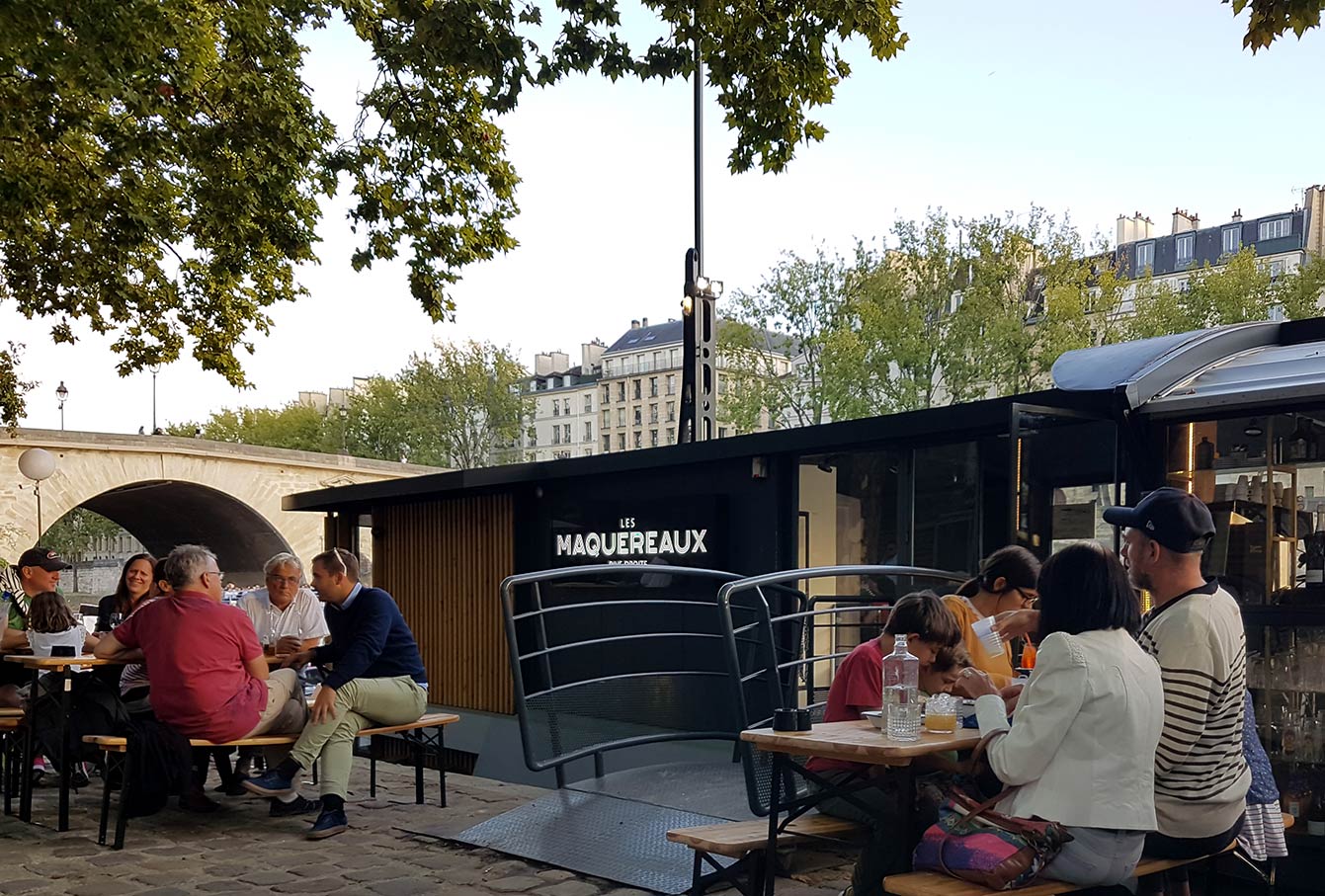 Les Maquereaux, Paris