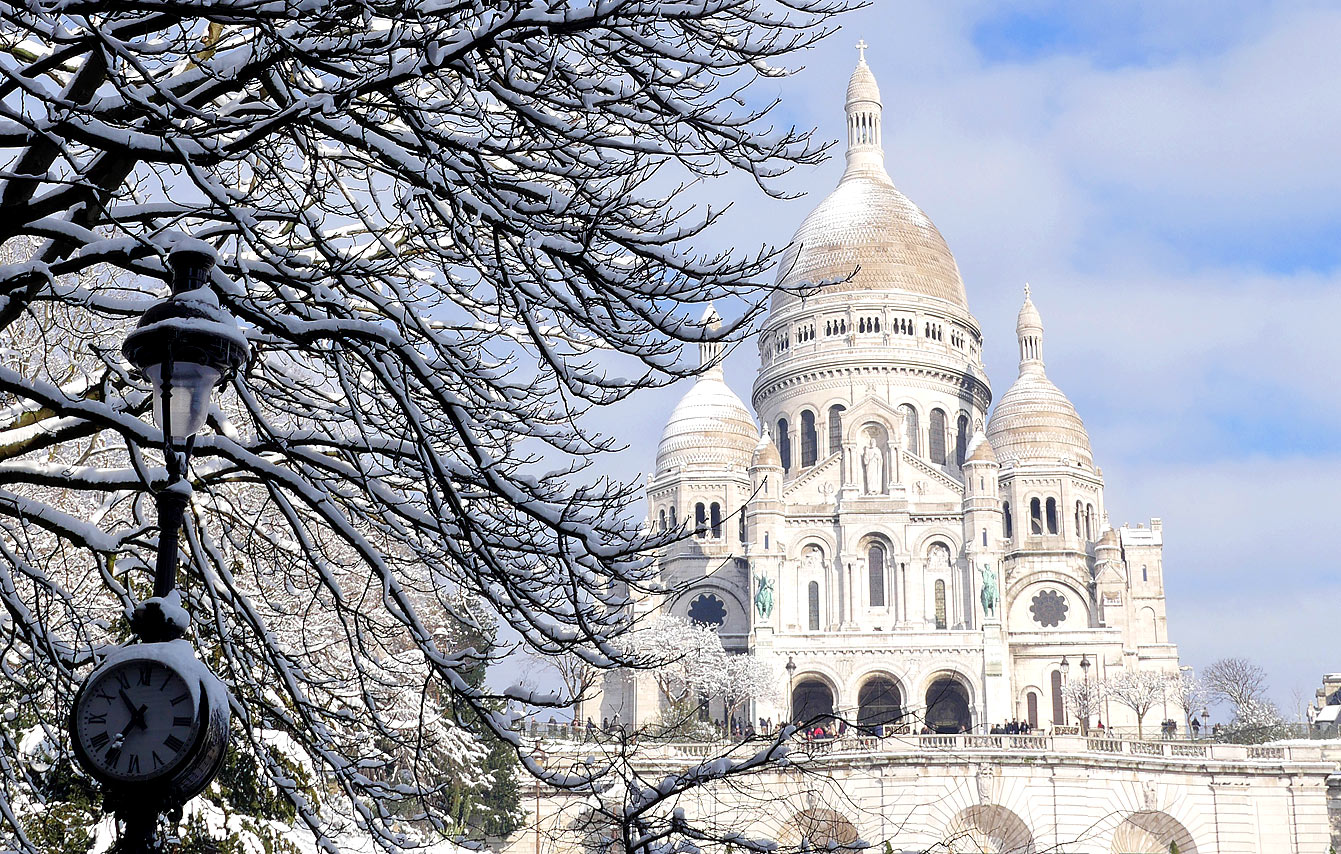 Basilique du Sacré-Cœur de Montmartre sous la neige