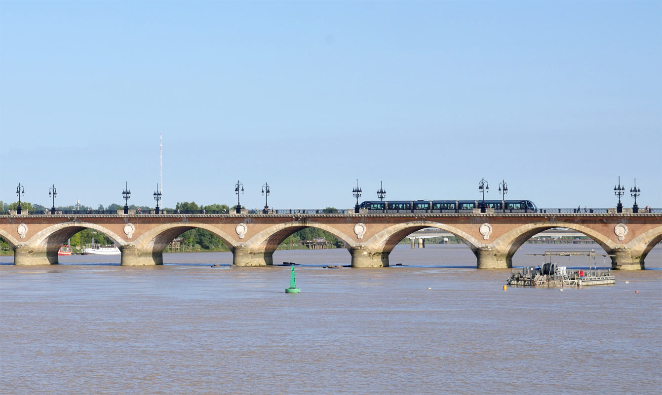Le pont de pierre , Bordeaux