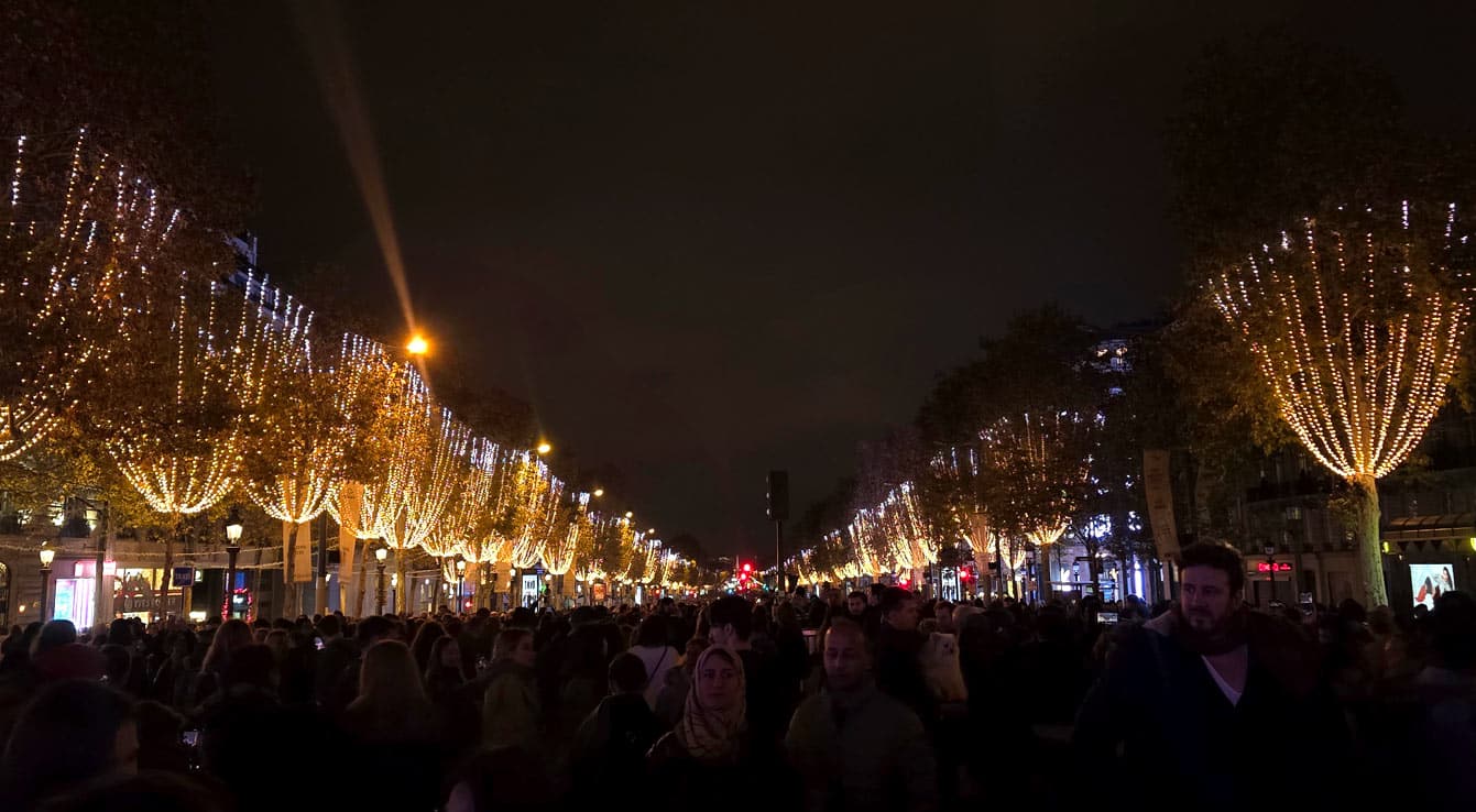 Illuminations sur les Champs-Élysées 2025