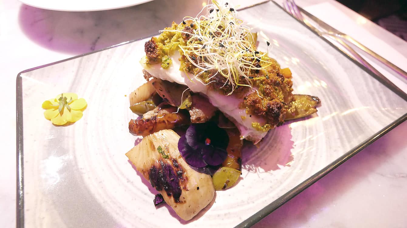 filet de cabillaud en croûte de pistaches sur légumes grillé