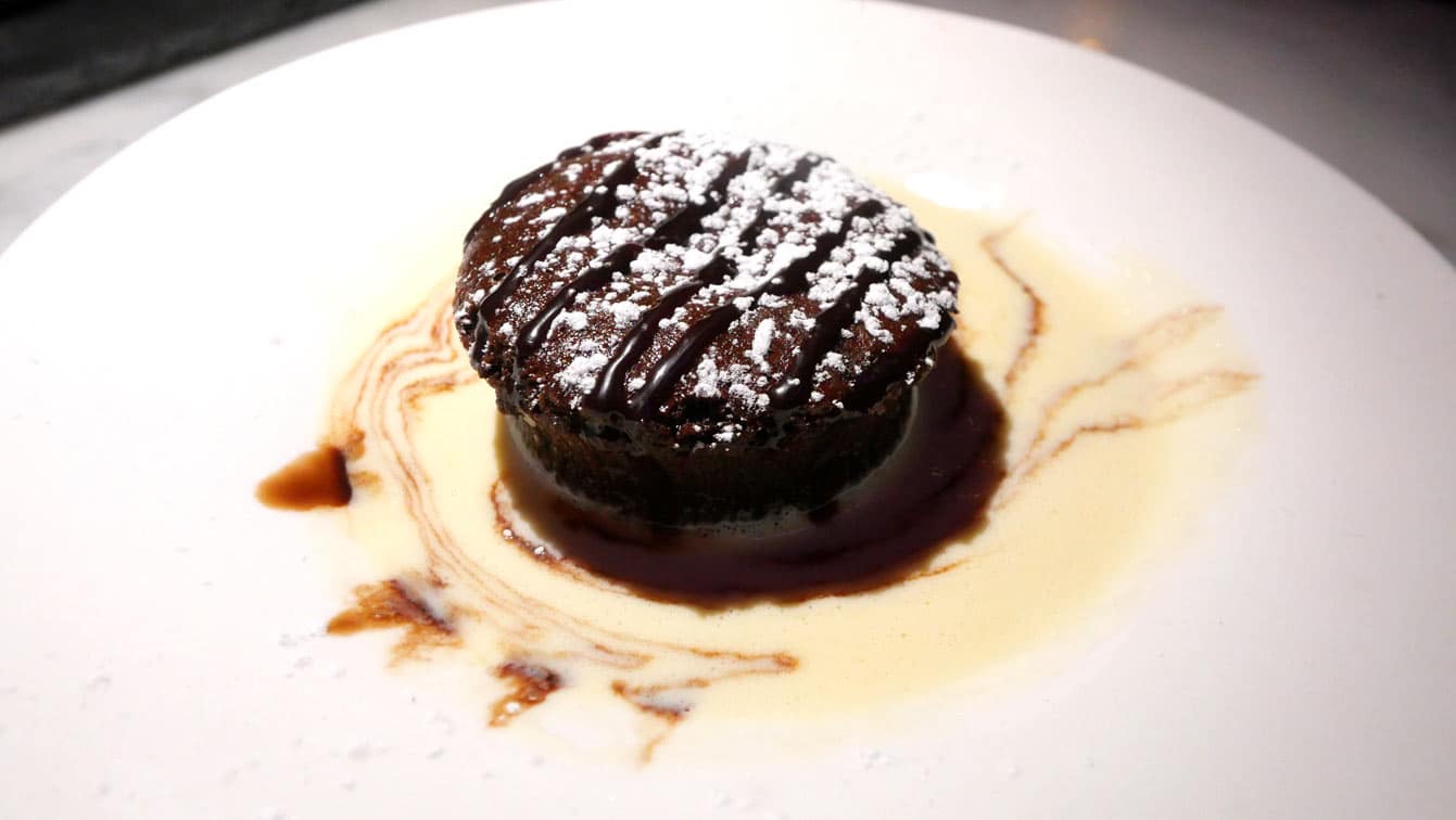 moelleux chocolat au chocolat et sa crème anglaise.