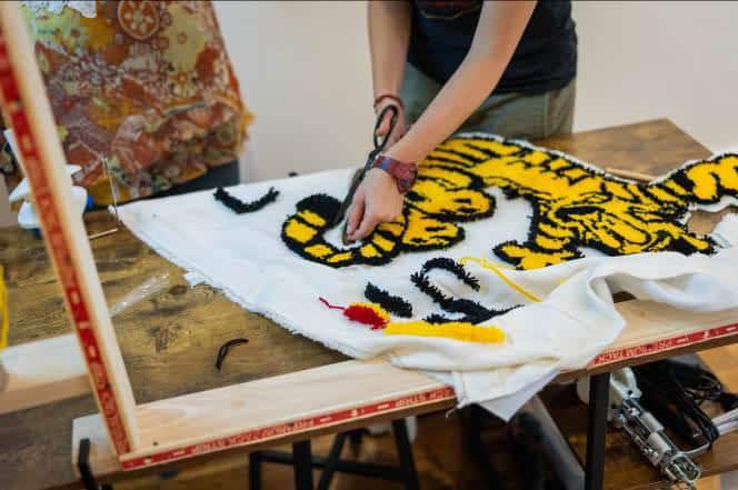 Ninon Dechavanne au "Tufting Studio", Paris 16e