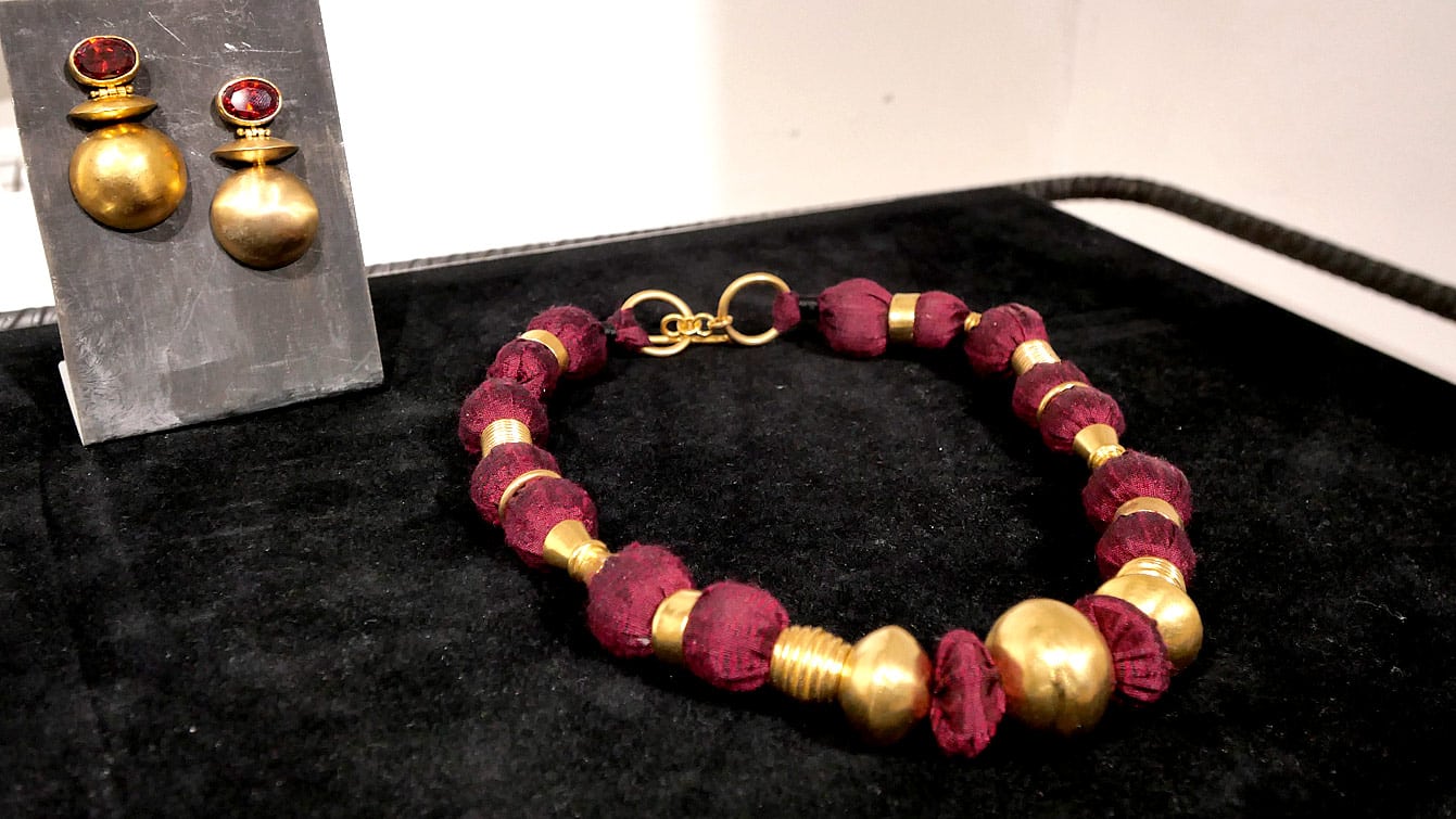 Collier Silda Katerina Makriyianni en laiton et soie - Collection The Story of a Thread"