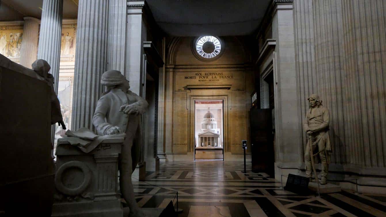 A l"intérieur du Panthéon, Paris