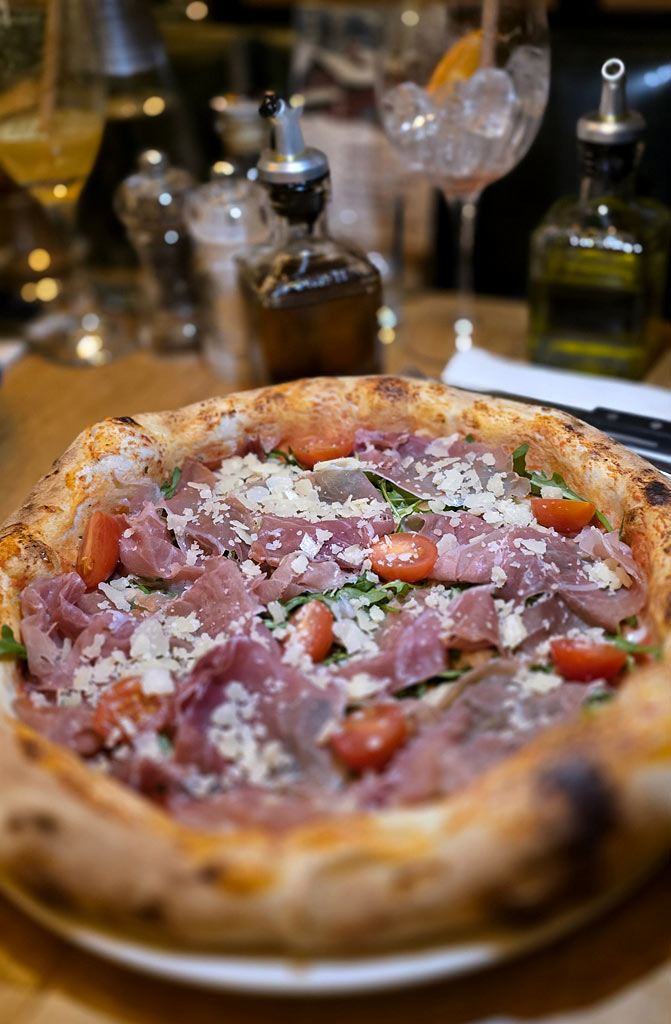 Pizza Parma au jambon
, Roberta Ristorante le restaurant italien