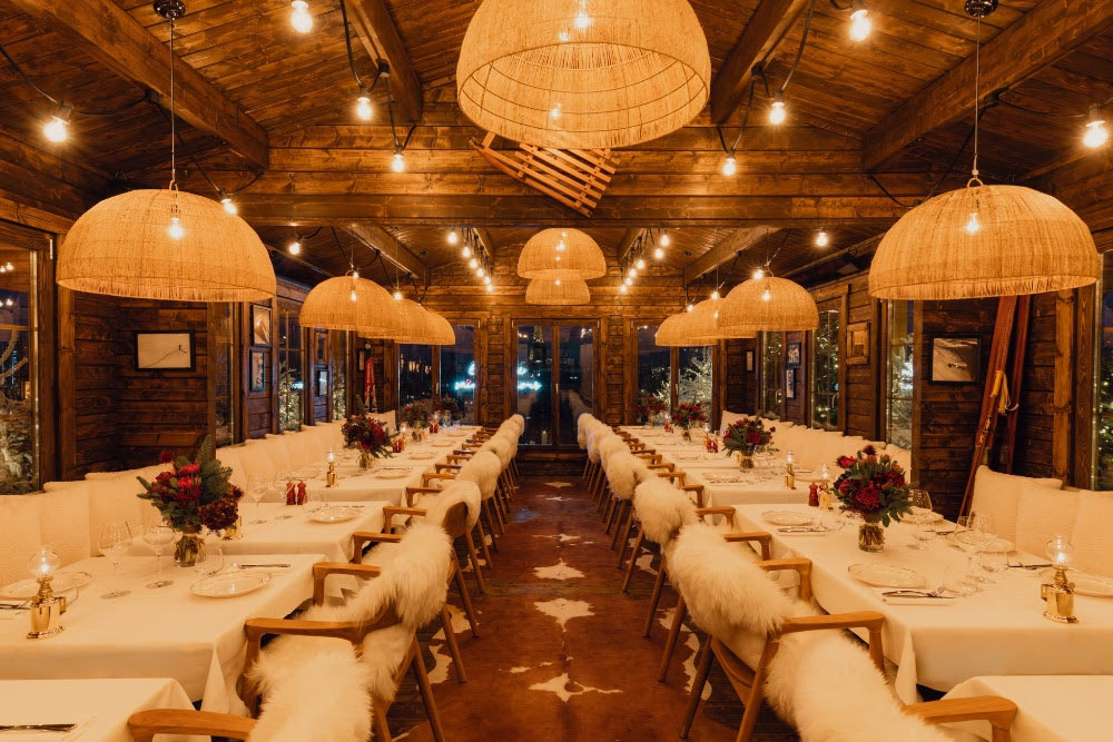 La Ferme Saint-Amour dévoile son chalet éphémère sur le toit de l’hôtel Sax Paris par Éric Frechon