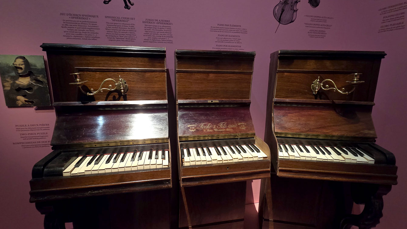 La manufacture poétique de Jacques Carelman : le piano par éléments, si vous n'avez pas les moyens d'acheter un piano entier, vous pouvez vous le procurer octave par octave