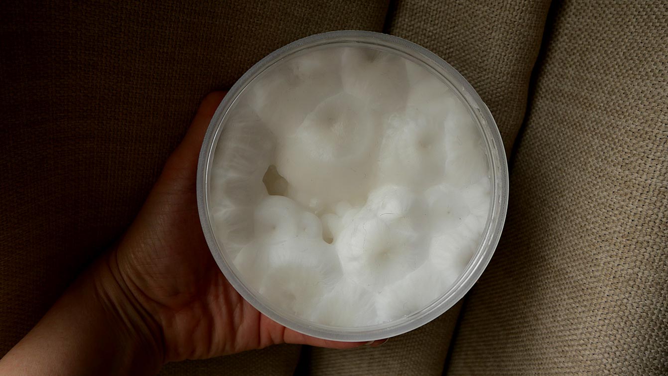 Ouverture du pot Huile de Coco Bio de chez Waam