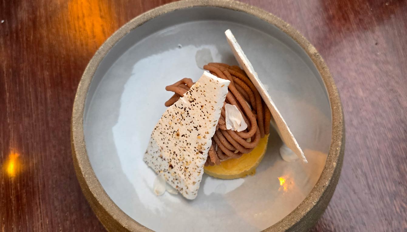 Mont Blanc, crème de marron, glace au thé hojicha, génoise, méringue, 12 €