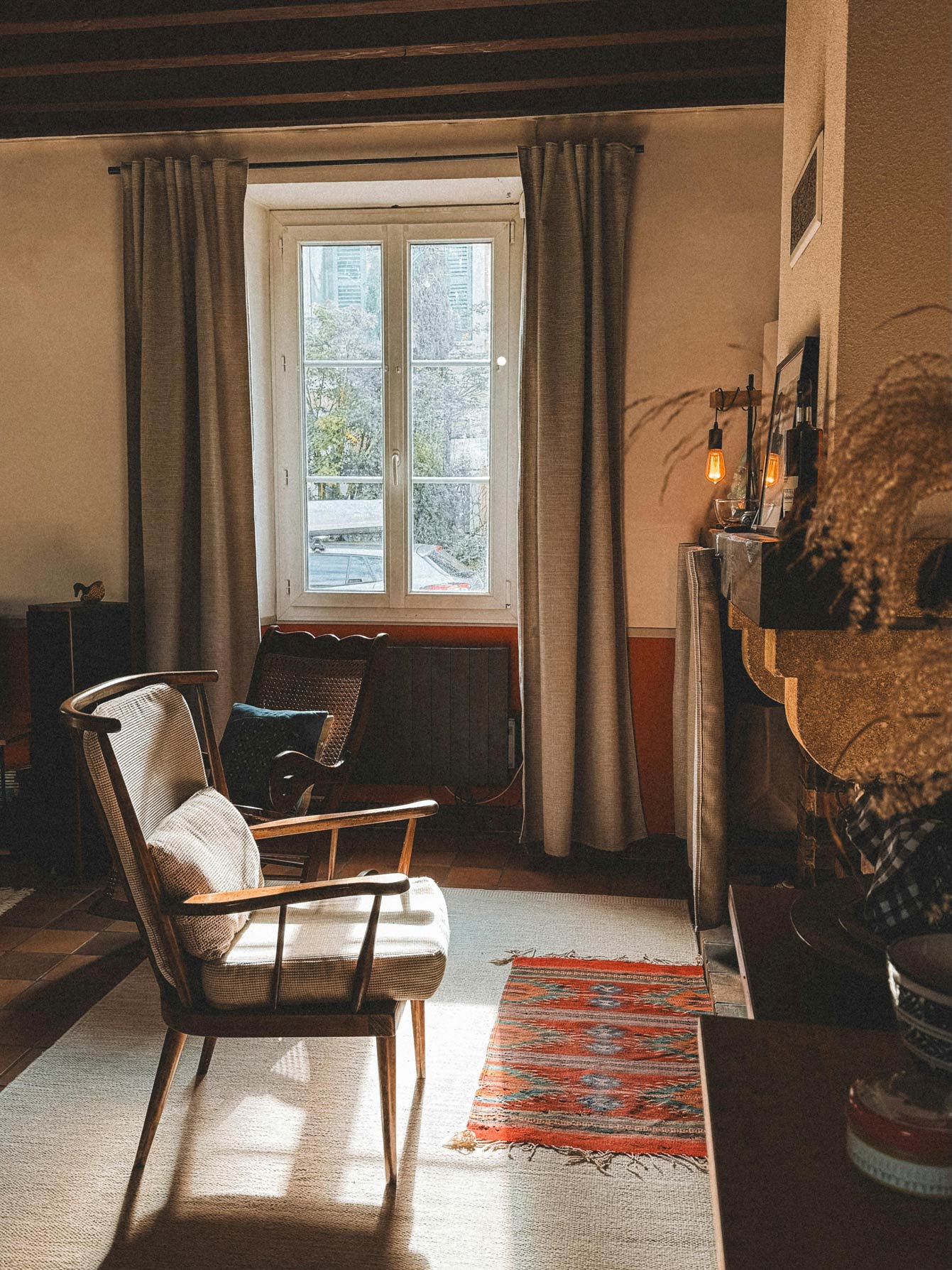 pièce dans résidence secondaire, maison de campagne