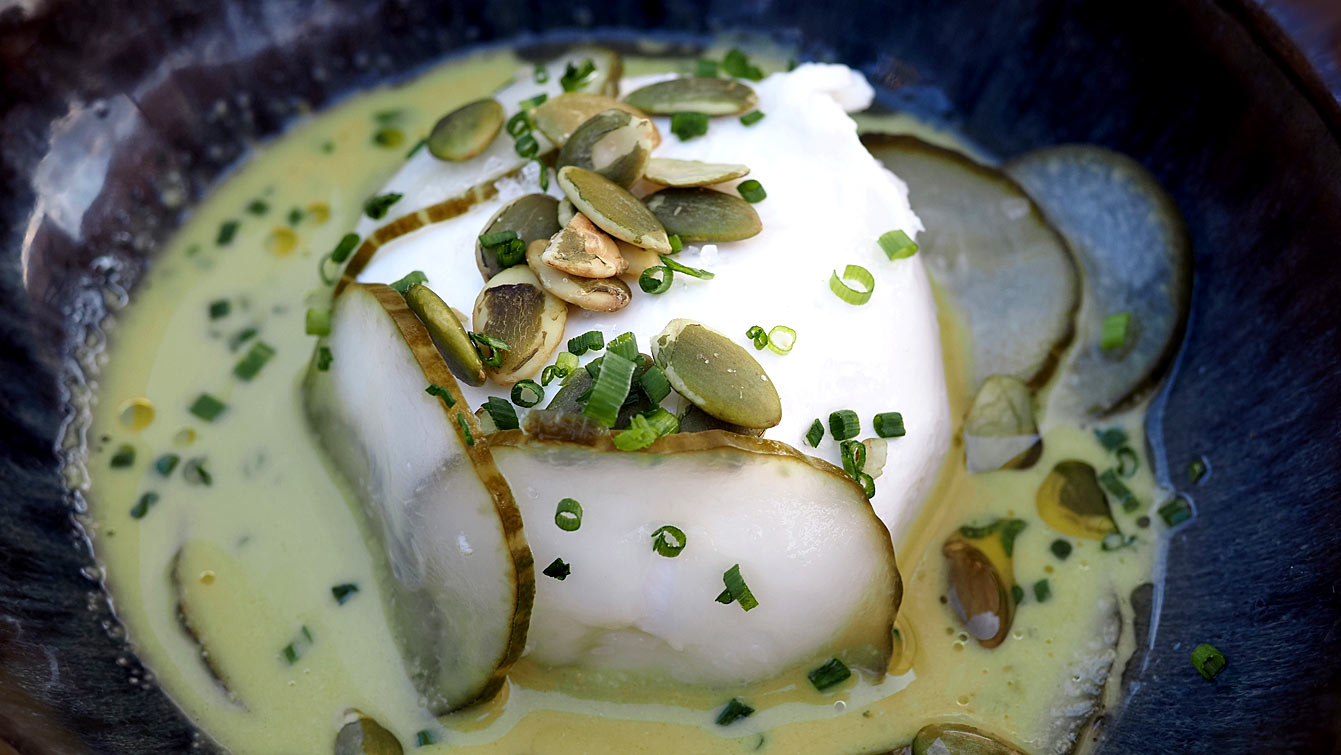 La burrata, concombre, coulis jalapeño et basilic