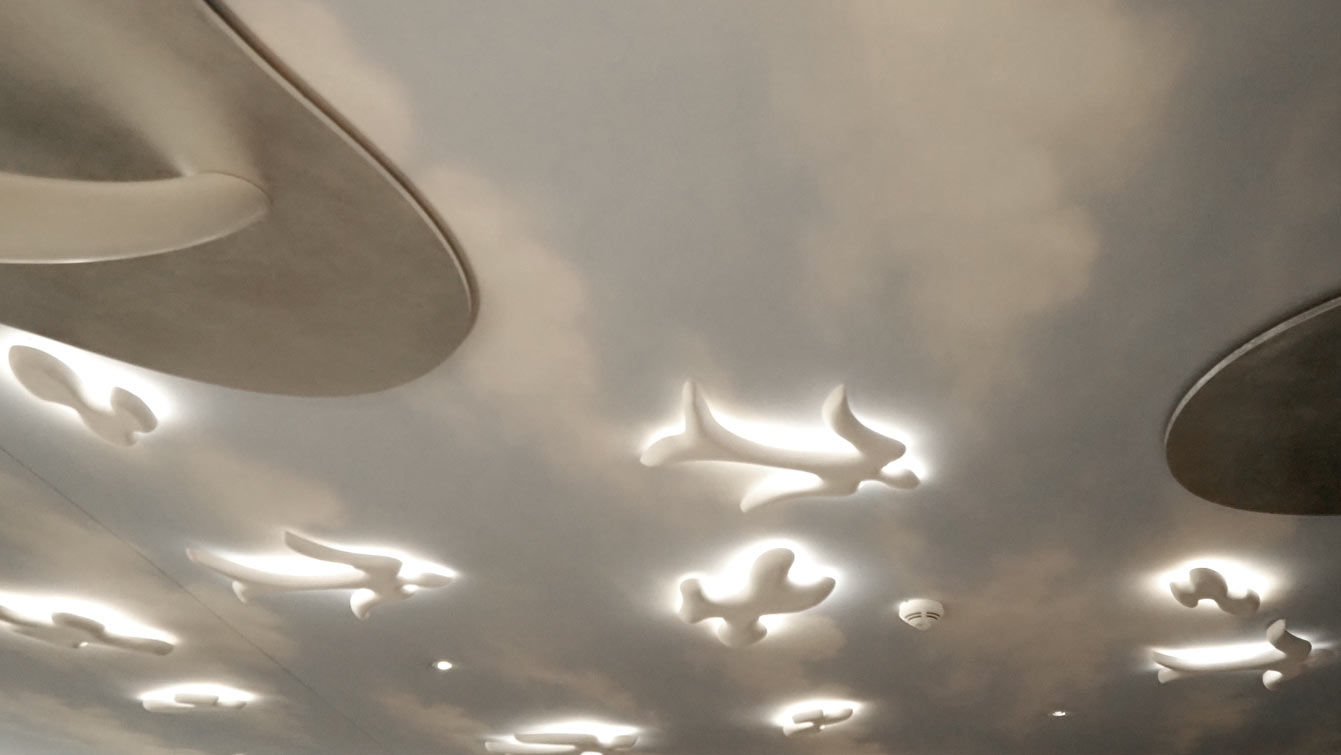 Plafond aux poissons lumineux, hôtel Le Magnifique de Vincent Darré
