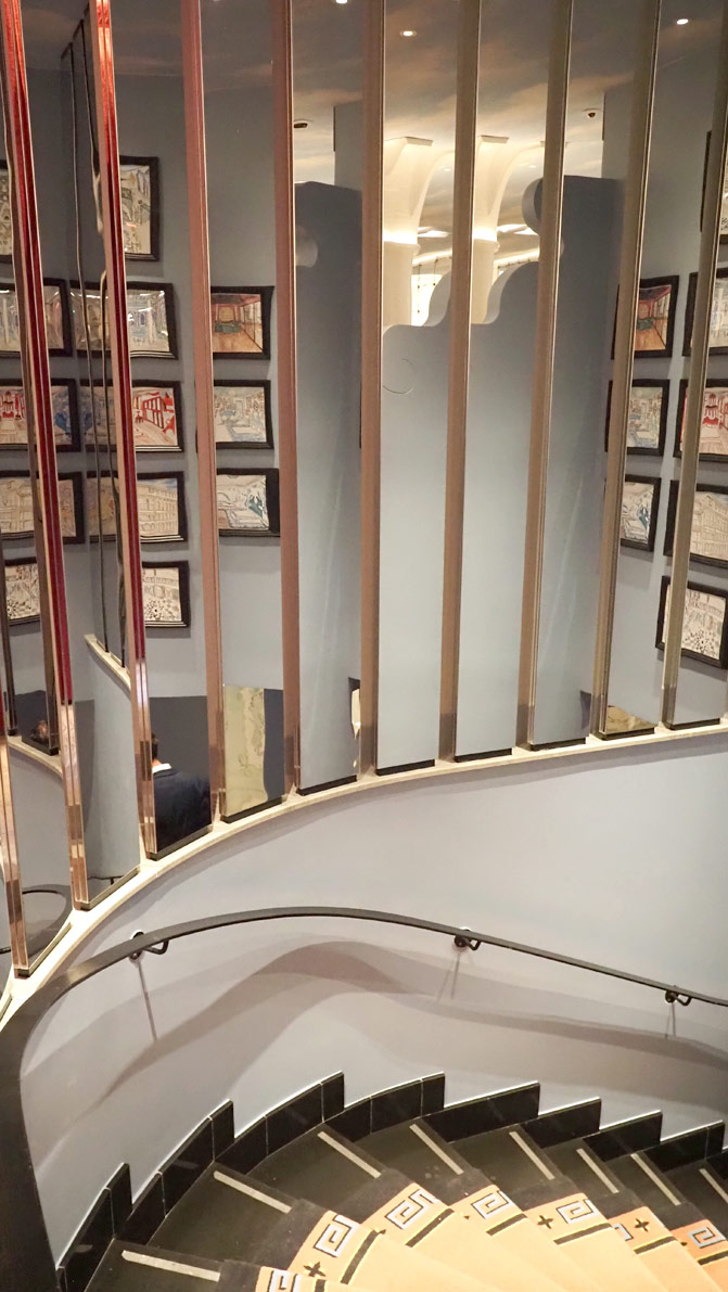 Escalier en colimaçon, décor Vincent Darré