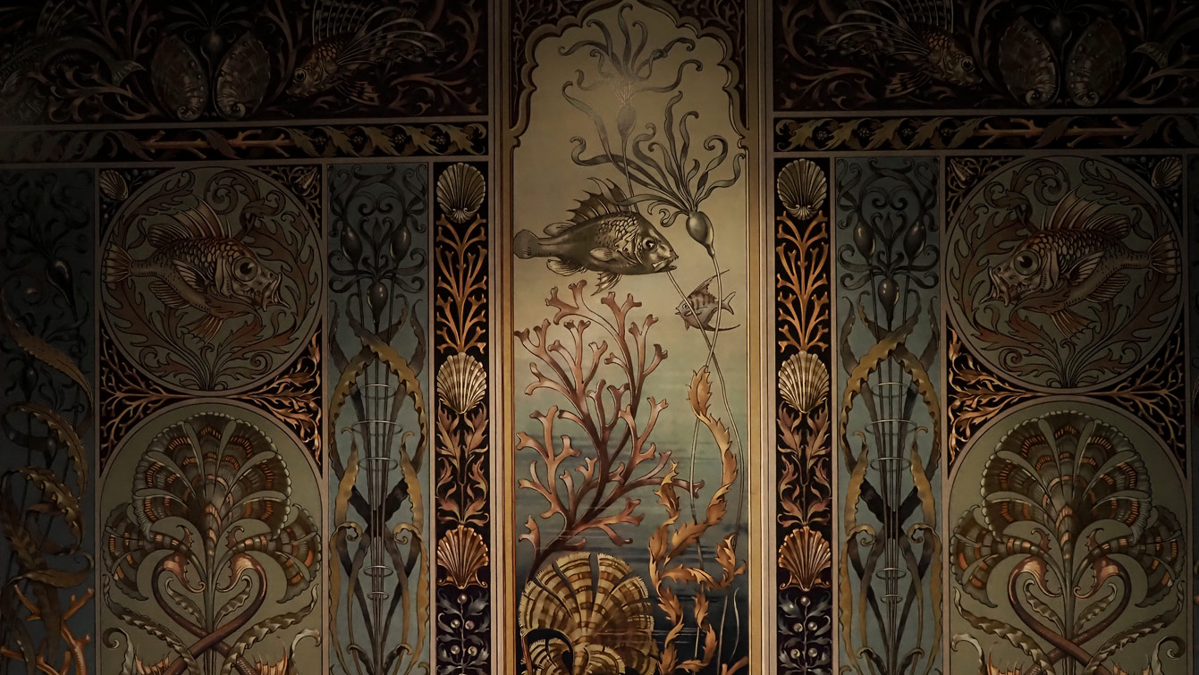 Couloirs en trompe-l'œil de l'hôtel Le Magnifique, fresques marines, florales et façades à l'italienne, décor Vincent Darré