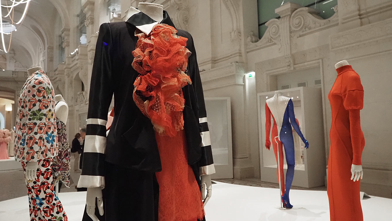 la nef de l'exposition Look au musée des Arts décoratifs et ses quarante silhouettes