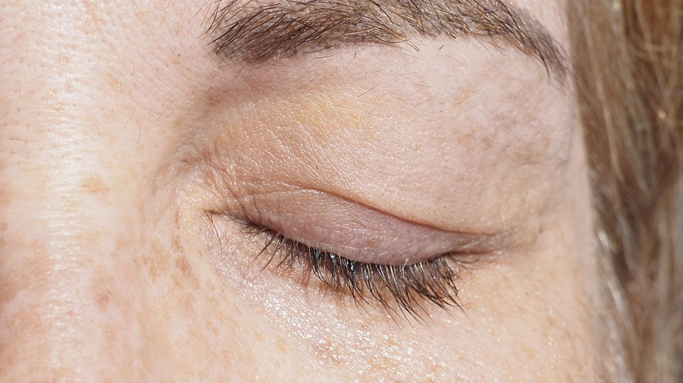 Cils après cinq mois de sérum RevitaLash, vus de profil