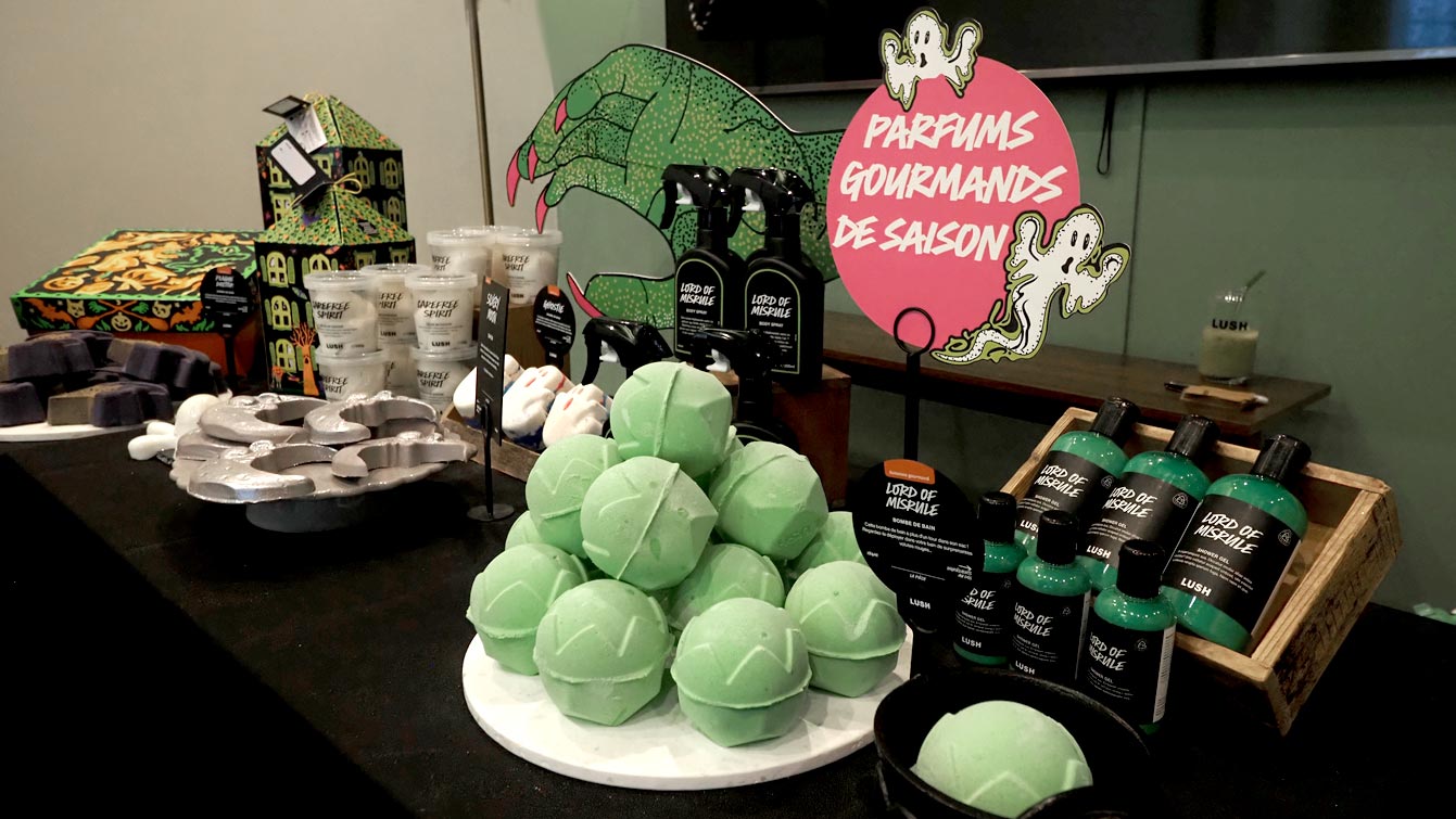 Bombes de bain, gel douche, spray Lush Lord of Misrule vertes empilées