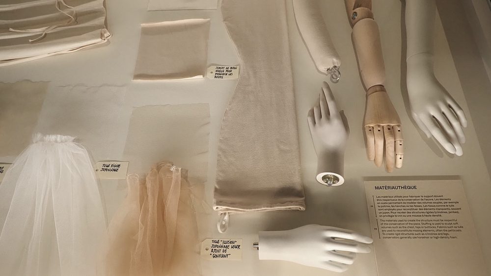 matériauthèque et mannequinage, exposition Look au musée des Arts décoratifs