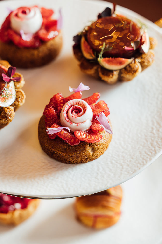 créations sucrées Octobre Rose au Peninsula Paris