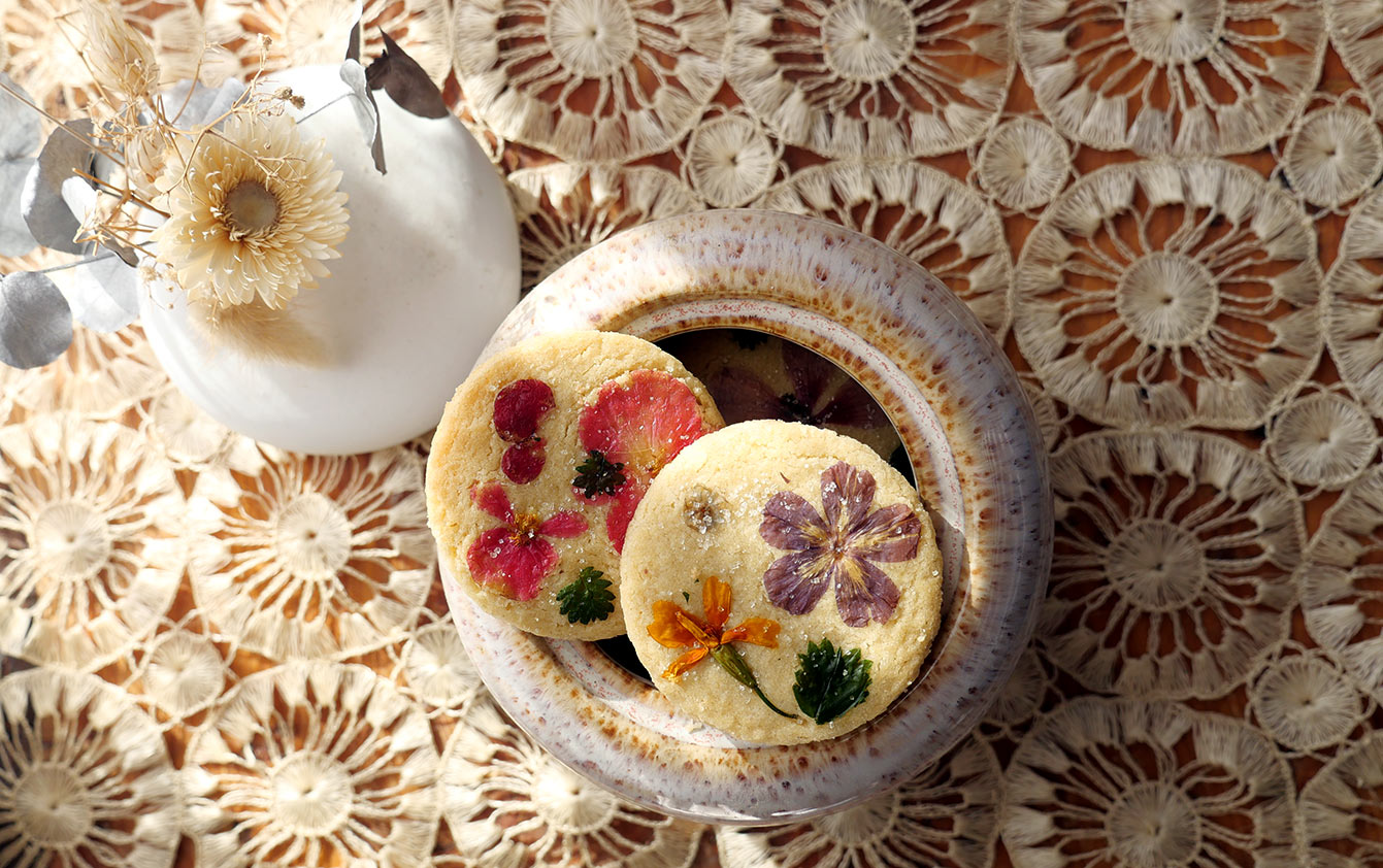 Lizookies : de magnifiques biscuits aux fleurs comestibles