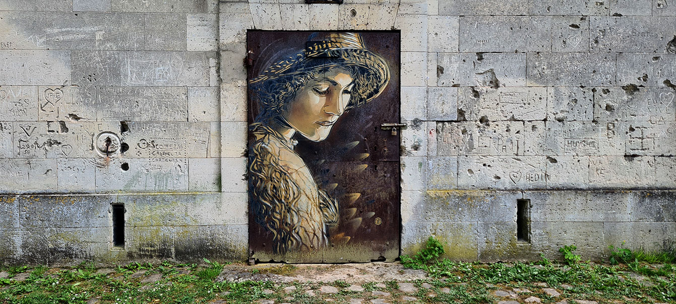 Ce portrait d’une jeune fille est la première œuvre de C215 à Soissons.