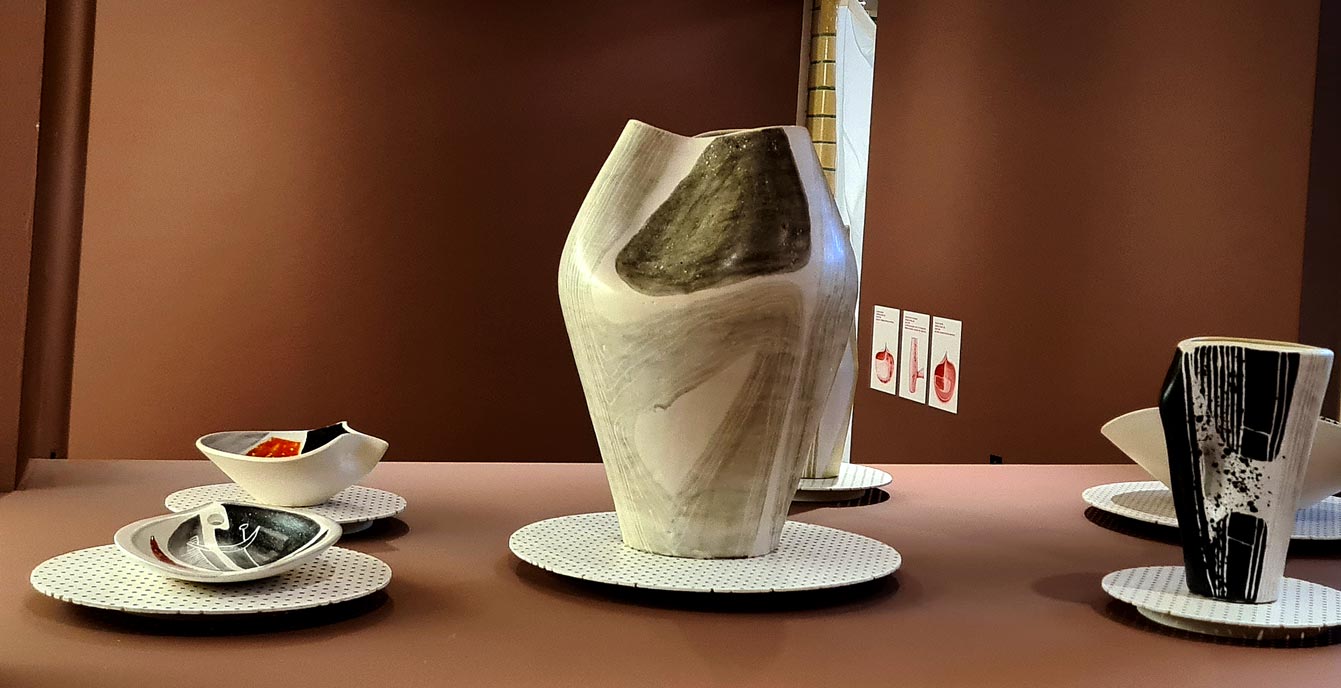 Pichets, vases : La céramique de Mado Jolain à la Piscine