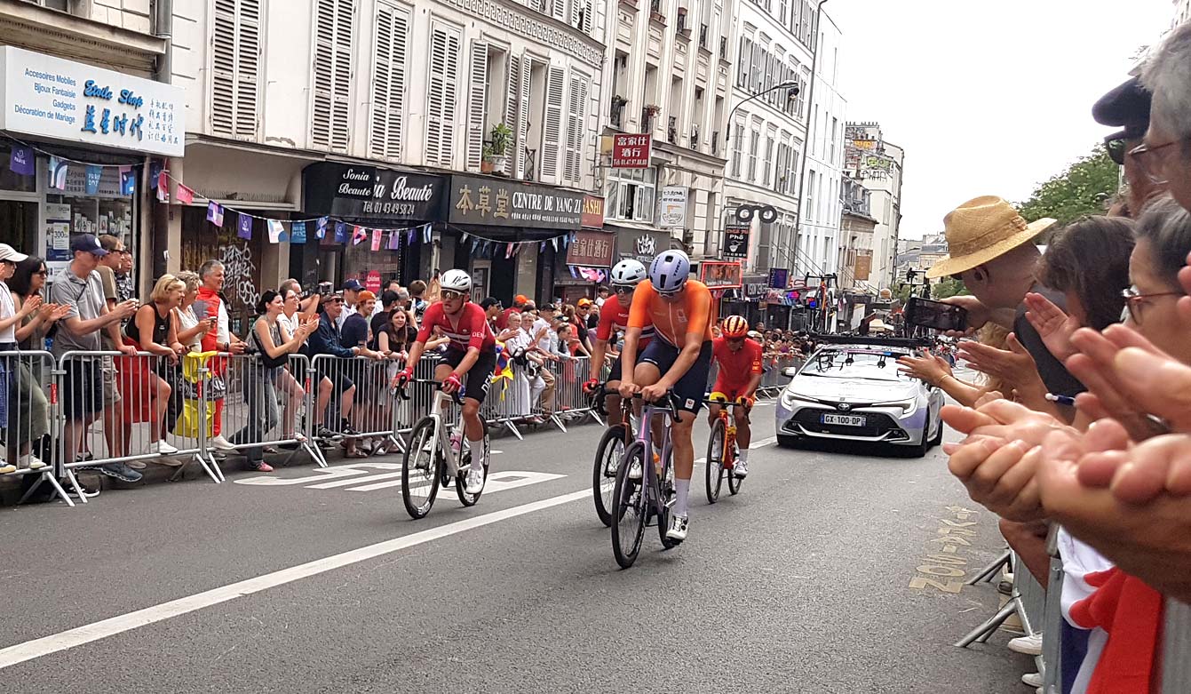 Les Jeux Olympiques de Paris 2024  à Belleville, course cycliste masculine