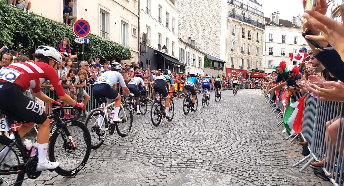 Les Jeux Olympiques de Paris 2024 à Montmartre, course cycliste féminine