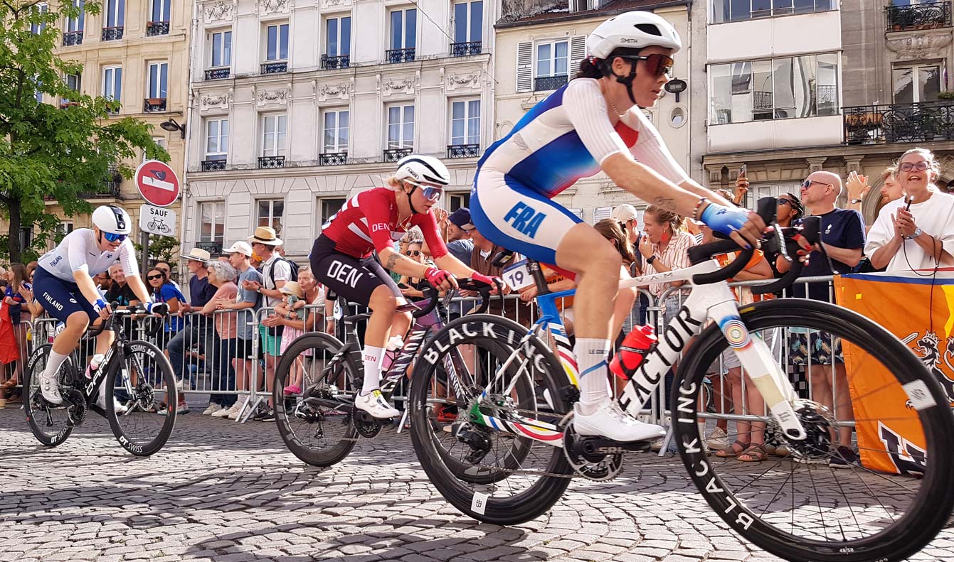 Les Jeux Olympiques de Paris 2024 à Montmartre, course cycliste féminine