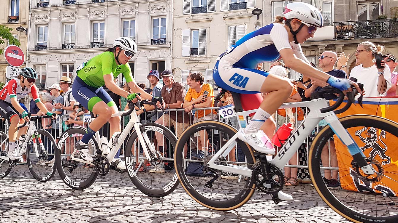 Les Jeux Olympiques de Paris 2024 à Montmartre, course cycliste féminine