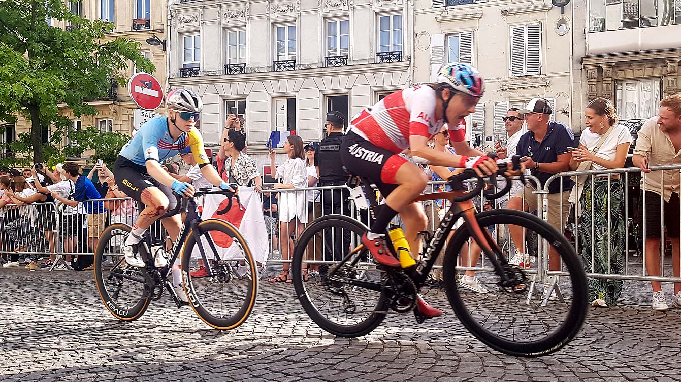 Les Jeux Olympiques de Paris 2024 à Montmartre, course cycliste féminine