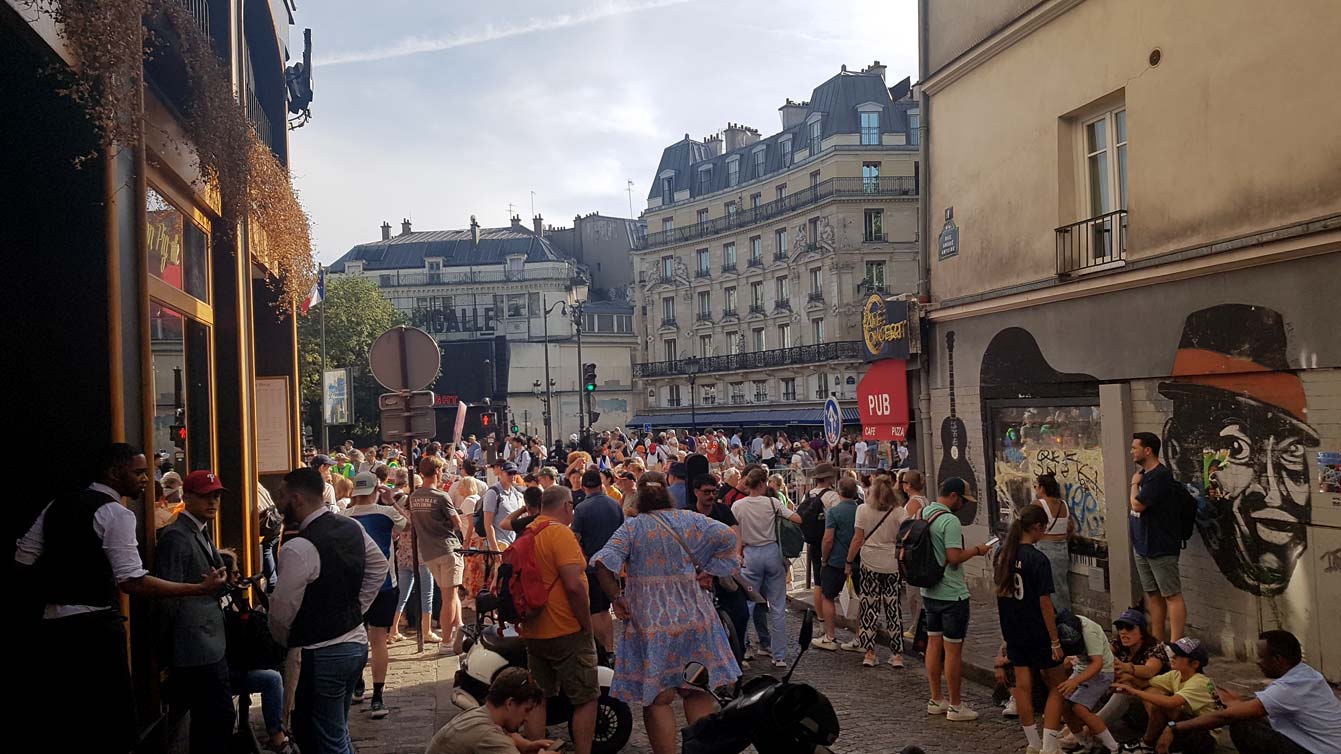 Les Jeux Olympiques de Paris 2024 à Montmartre, course cycliste féminine