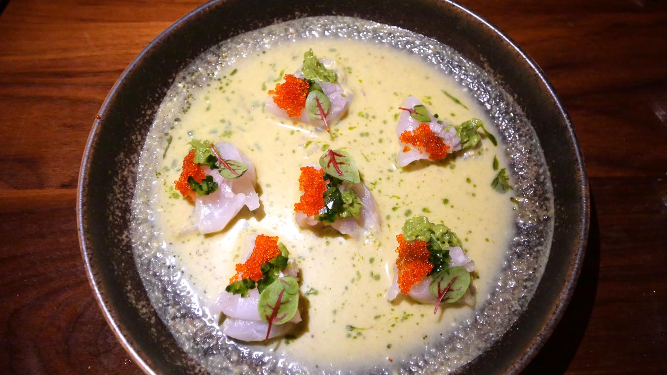 Ceviche Wasabi (ceviche de poissons blanc du marché mariné, wasabi, crème d'avocat, leche de tigre, coriandre et Tobiko)