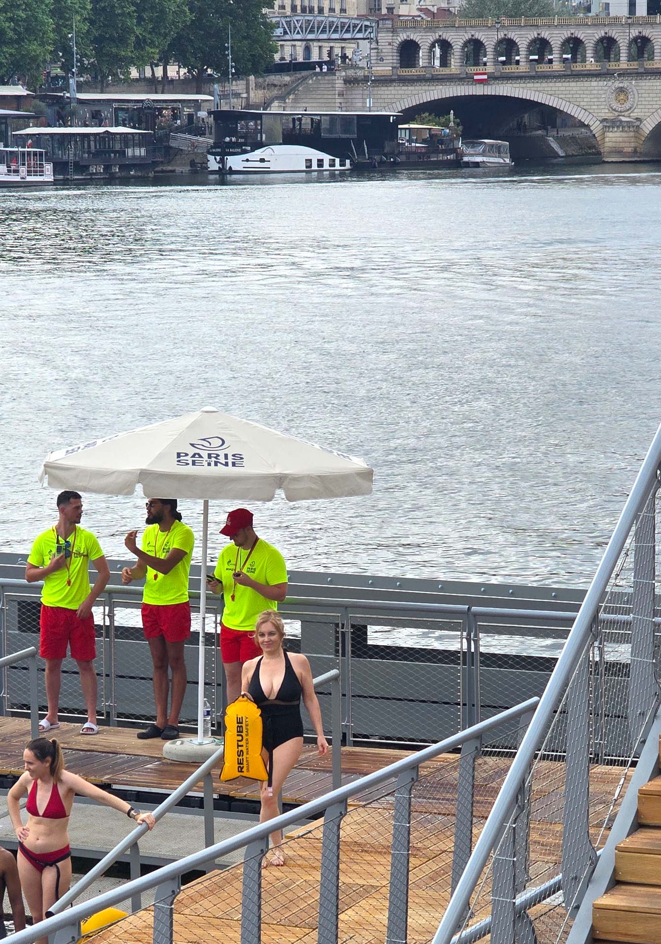 Zone de baignade dans la Seine à Bercy