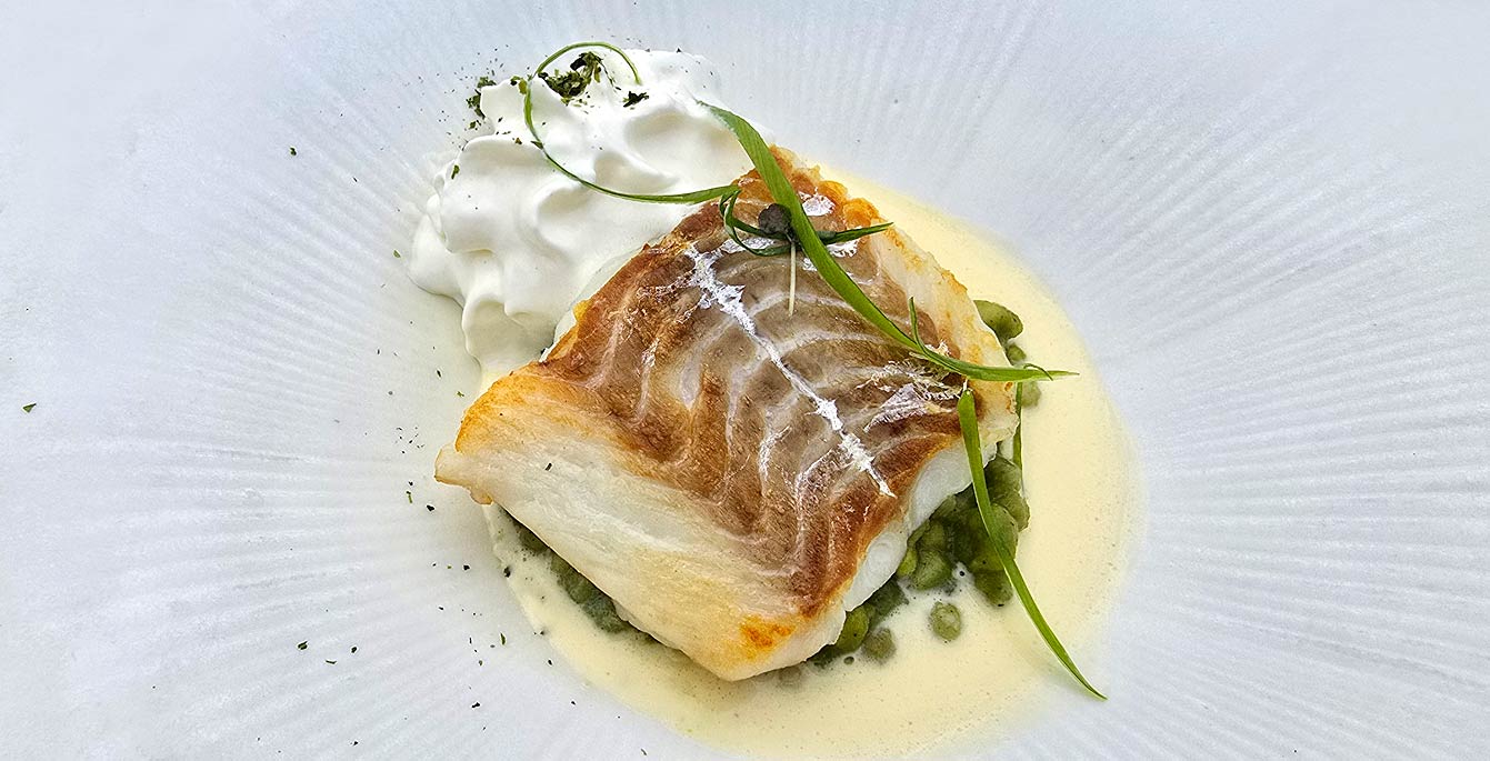 Riviera Fuga, Paris, Cabillaud, fregola sarda, crème courgette, burratta wasabi, bleure blanc sudachi