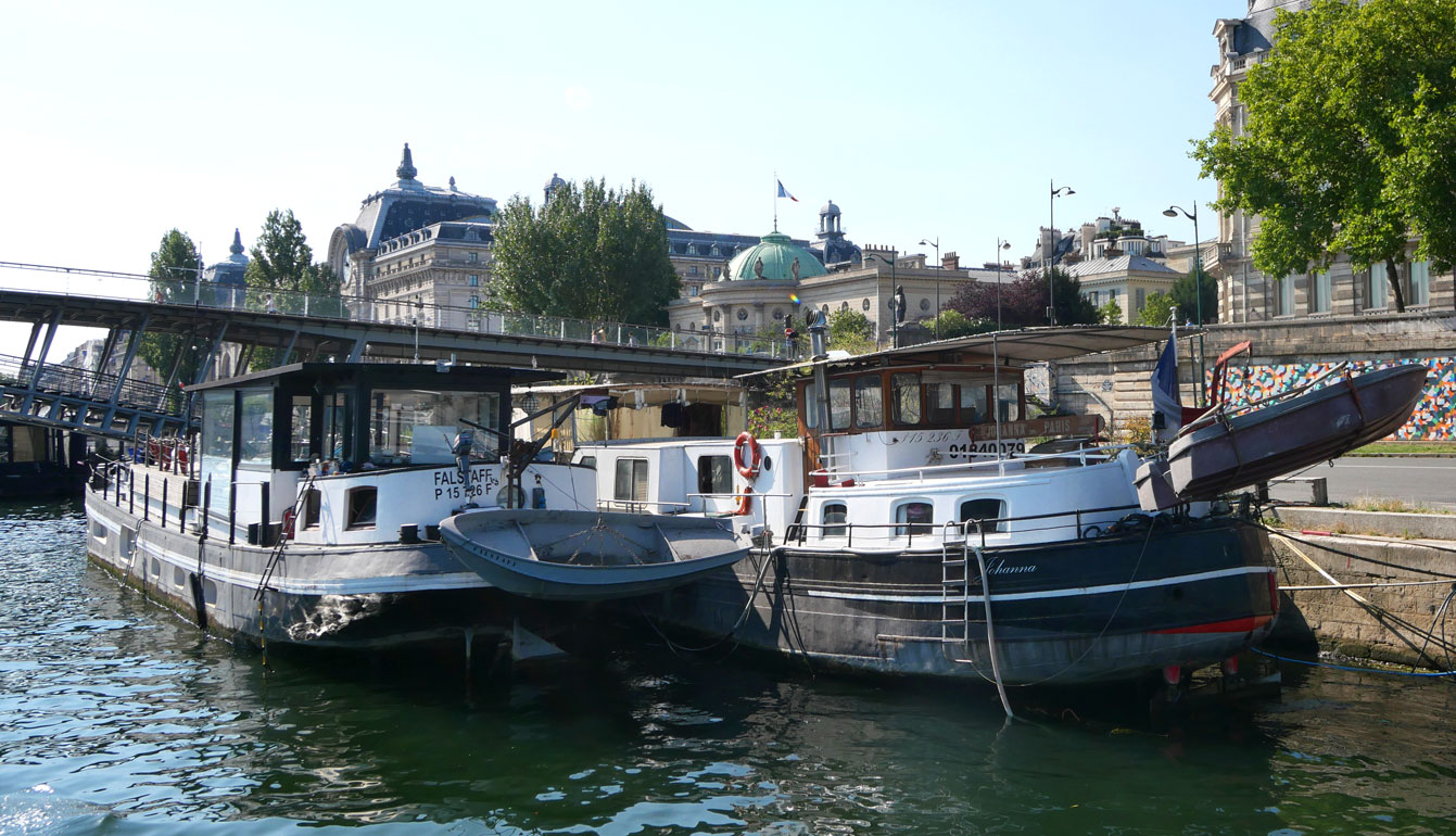 Bateaux sur la Seine à Paris