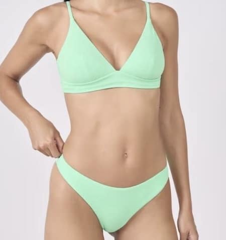 Le maillot vert clair avec string - Etam